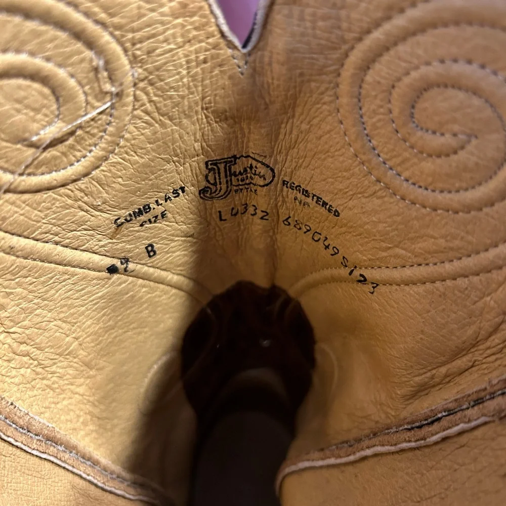 Justin boots, women’s size 9, very little wear, barely worn outside - Picture 2 of 3